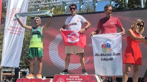 Eskişehirli atlet Cenk Algın’dan Gömeç’te kürsü başarısı